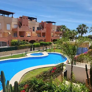 Apartamento Coqueto Con Terraza Y Cerca De La Piscina Comunitaria Y De La Playa! Apartamento